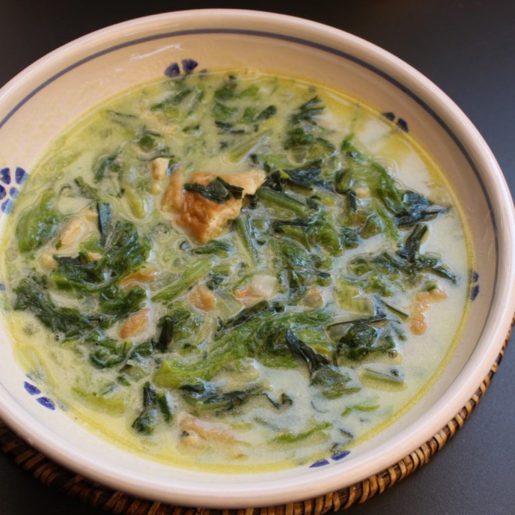 Zuppa di foglie verdi